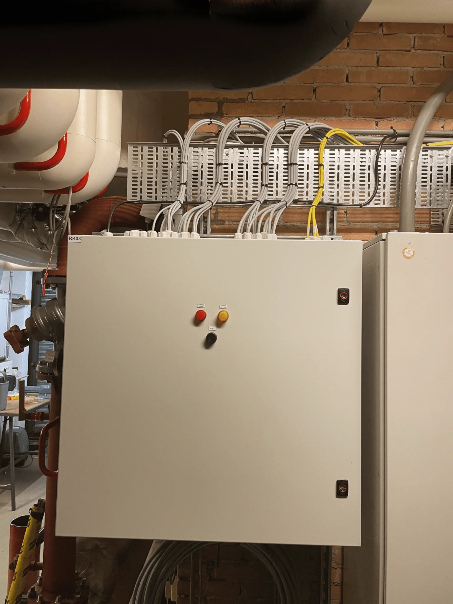 Technische kast met bekabeling